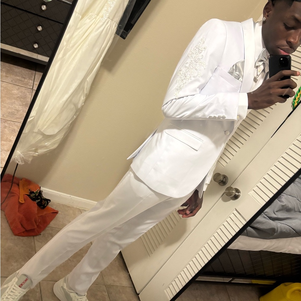 Men's White Suit - Picture 2 of 4